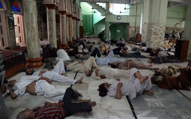 Dozens Killed by Heat Wave in Karachi Pakistan