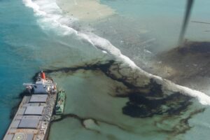 Almost All Oil Pumped Out From A Ship Stranded in Mauritius