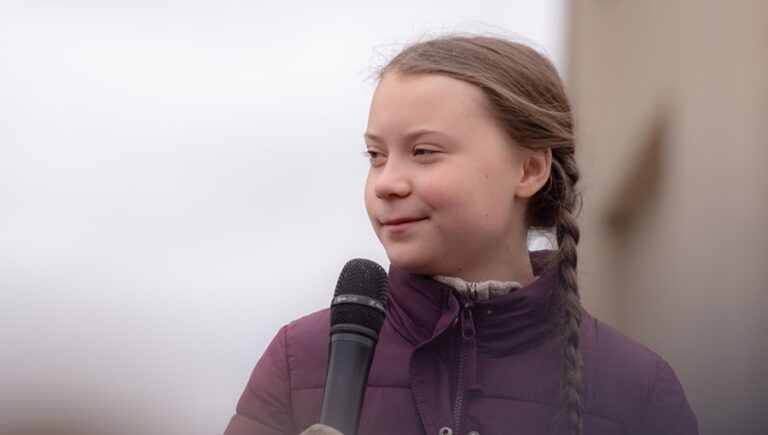 Scottish Leader Receives Young Activists Thunberg and Nakate